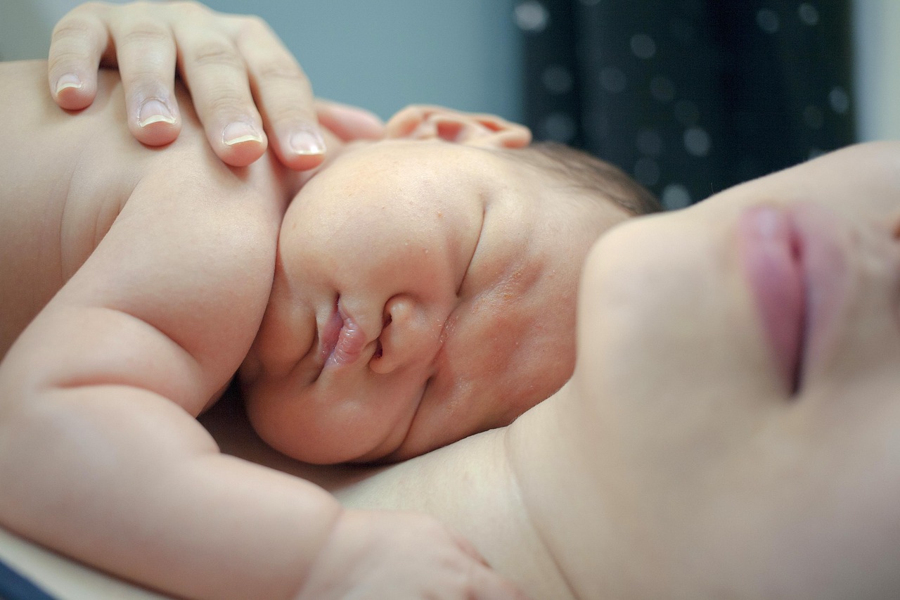 Tête plate du nourrisson (plagiocéphalie) : que faire en ostéopathie au Havre ?