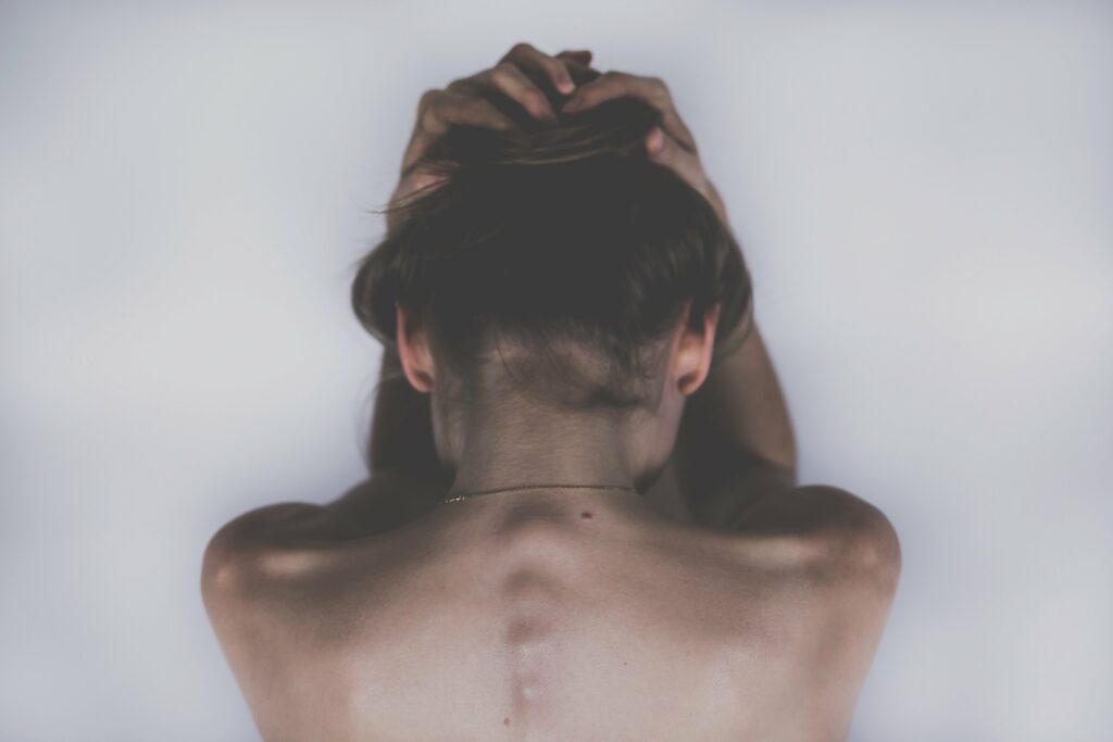 douleur cervicale aiguë nécessitant une consultation chez un ostéopathe en urgence au Havre